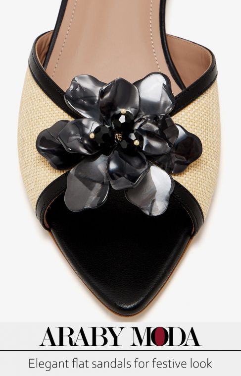 Elegant flat sandals for a festive look