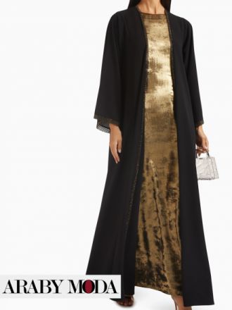 Ramadan outfit combines black and gold