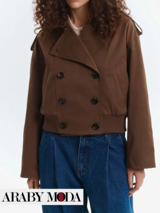 A short brown winter jacket gives you a more vibrant look in this November outfit A short brown winter jacket gives you a more vibrant look in this November outfit