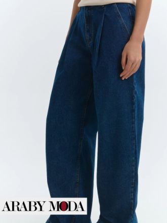 Loose-fit jeans are back in fashion, especially for November Loose-fit jeans are back in fashion, especially for November