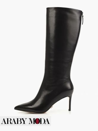 Black leather heeled boots are the perfect finishing touch for a formal winter outfit Black leather heeled boots are the perfect finishing touch for a formal winter outfit