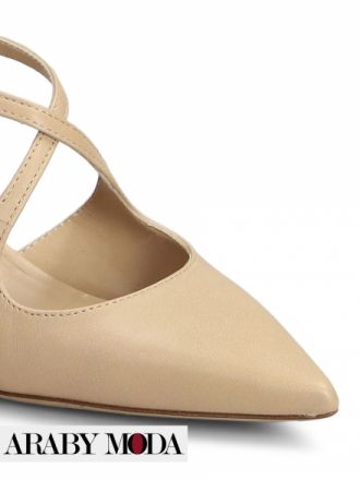 Beige leather heels match with your autumn abaya outfit