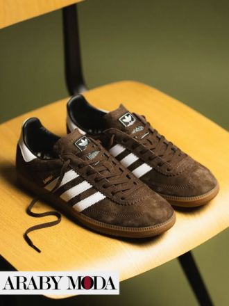 Your youthful signature in your fall outfit with brown Adidas Samba sneakers
