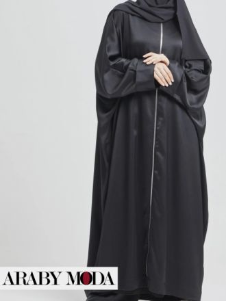 Youthful black abaya for your October outfit that adheres to its oriental roots