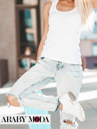 Always look vibrantly stylish with ripped jeans that show off your striking youthfulness