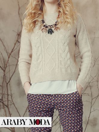 Off-white knitted sweater for a distinctive youthful look