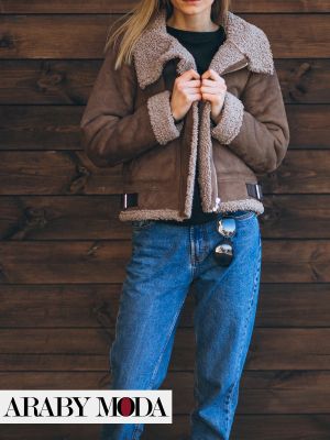 Jeans with a burnt brown fur jacket for a lively winter style