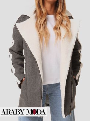 A fur-lined jacket in gray completes an elegant casual look with classic jeans