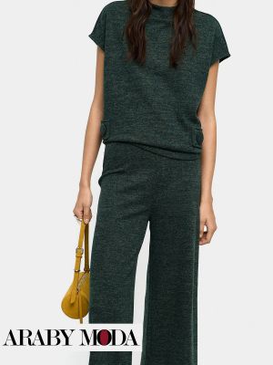 طقم متناسق باللون الاخضر الداكن حتى يعبر عن اطلالة شتاء دافئة