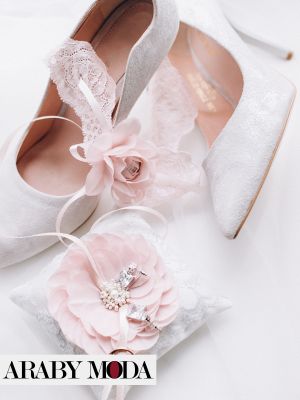 Elegant and feminine white lace wedding heels