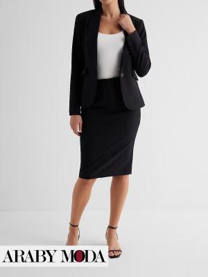 Formal look with a black skirt and blazer