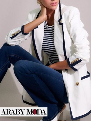 Long white blazer with navy blue edges matched with jeans