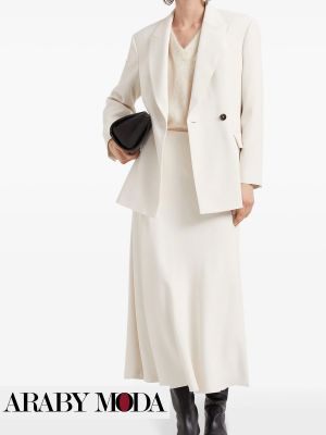 A blazer with a sweater Maxi skirt for an elegant and luxurious winter look