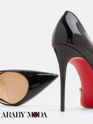 نعل كعب كريستيان لوبوتان الاحمر هو بصمة متفردة متماشية مع اوتفيت عيد الحب