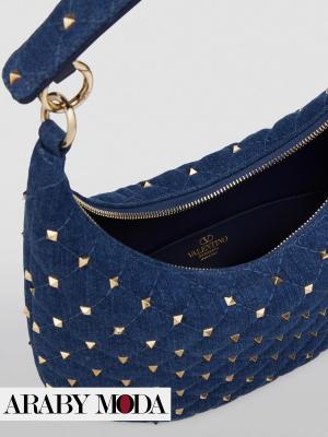 Pocket capacity of Valentino Rockstud Spike jeans bag