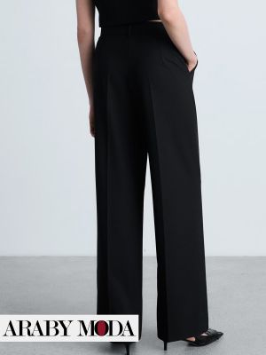 Black cloth pants from Mango that go with the elegant Ramadan look