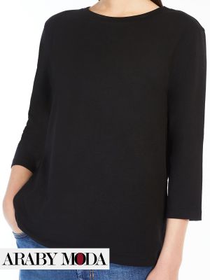 Black Max Mara T-shirt for elegance and beauty in the Ramadan outfit