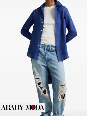 Full energy in a millennial summer outfit with ripped jeans