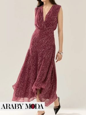 Polka-dot maxi dress in a summery red color