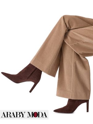 Brown suede ankle boots pair perfectly with classic or modern outfits, adding luxury touch Brown suede ankle boots pair perfectly with classic or modern outfits, adding luxury touch