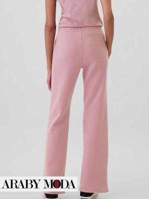 Pink GAP pants suitable for a sporty and casual fall look