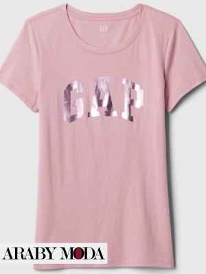 Pink GAP blouse contributes to your soft sporty look