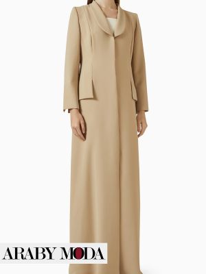 A simple, striped outfit creates an elegant, formal look with an abaya