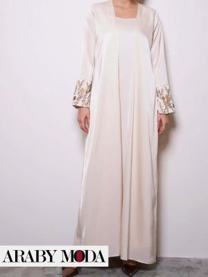 An October autumn outfit with a soft, romantic, feminine spirit