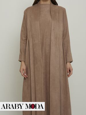 البيج الداكن من الشمواه ما سوف يؤكد على اناقة اوتفيت رمضان الشتوي