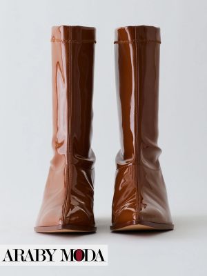 بوت كعب من الجلد البني يكمل اوتفيت رمضان بالستايل الشتوي