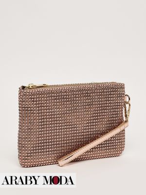 ادمج شنطة ستيف مادن المرصعة بالكريستال في اوتفيت رمضان