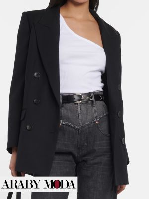 Rely on a white, one-shoulder top for your casual July outfit
