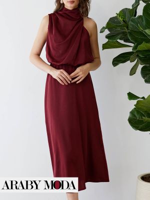 Burgundy dress gives an elegant and trendy autumn and winter look