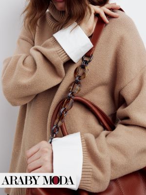 Light brown sweater with a burnt brown leather bag is a romantic image