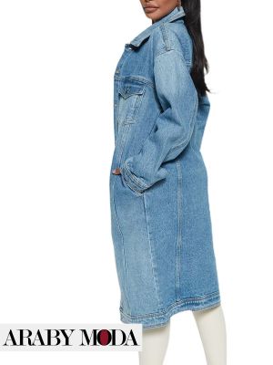 ong jeans jacket is a clear representation of the matching of blue color in winter looks