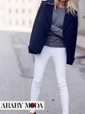 Rely on white jeans in your soft winter photos