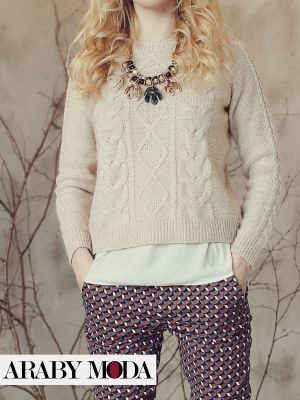Off-white knitted sweater for a distinctive youthful look