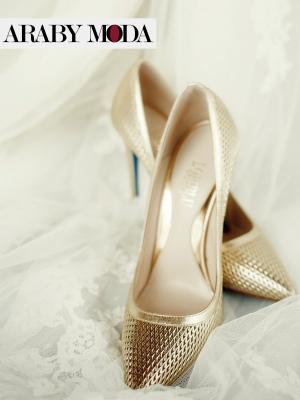 Golden wedding shoes for princess elegance