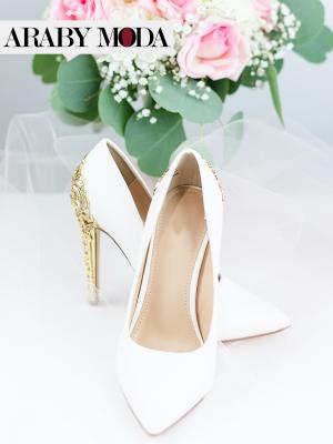 Wedding heel shoes decorated with gold embellishments