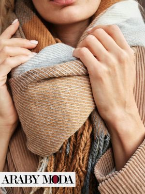 Classic scarf in winter colors for a strong presence in every season